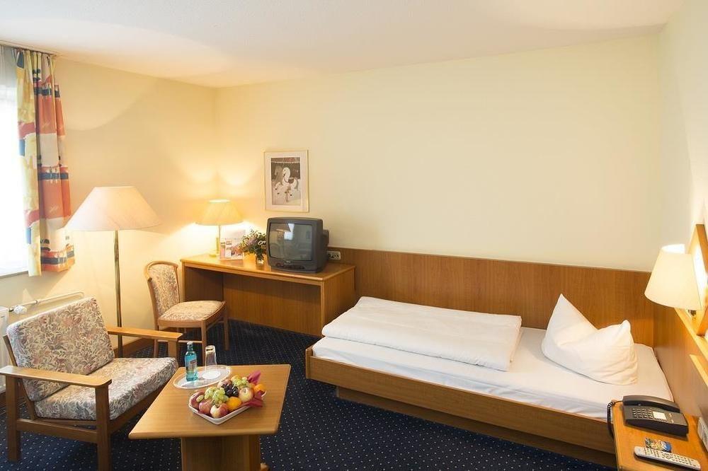 Trip Inn Hotel Frankfurt Airport Рюссельхайм Экстерьер фото