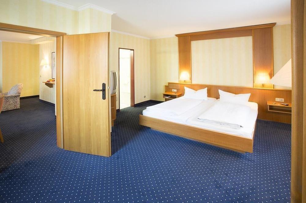 Trip Inn Hotel Frankfurt Airport Рюссельхайм Экстерьер фото