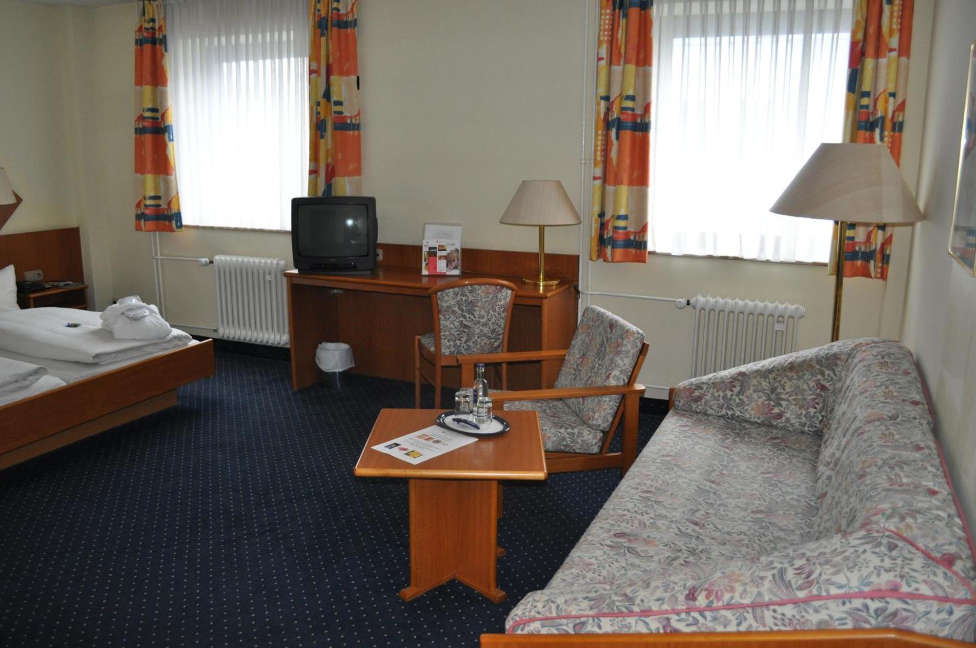 Trip Inn Hotel Frankfurt Airport Рюссельхайм Экстерьер фото