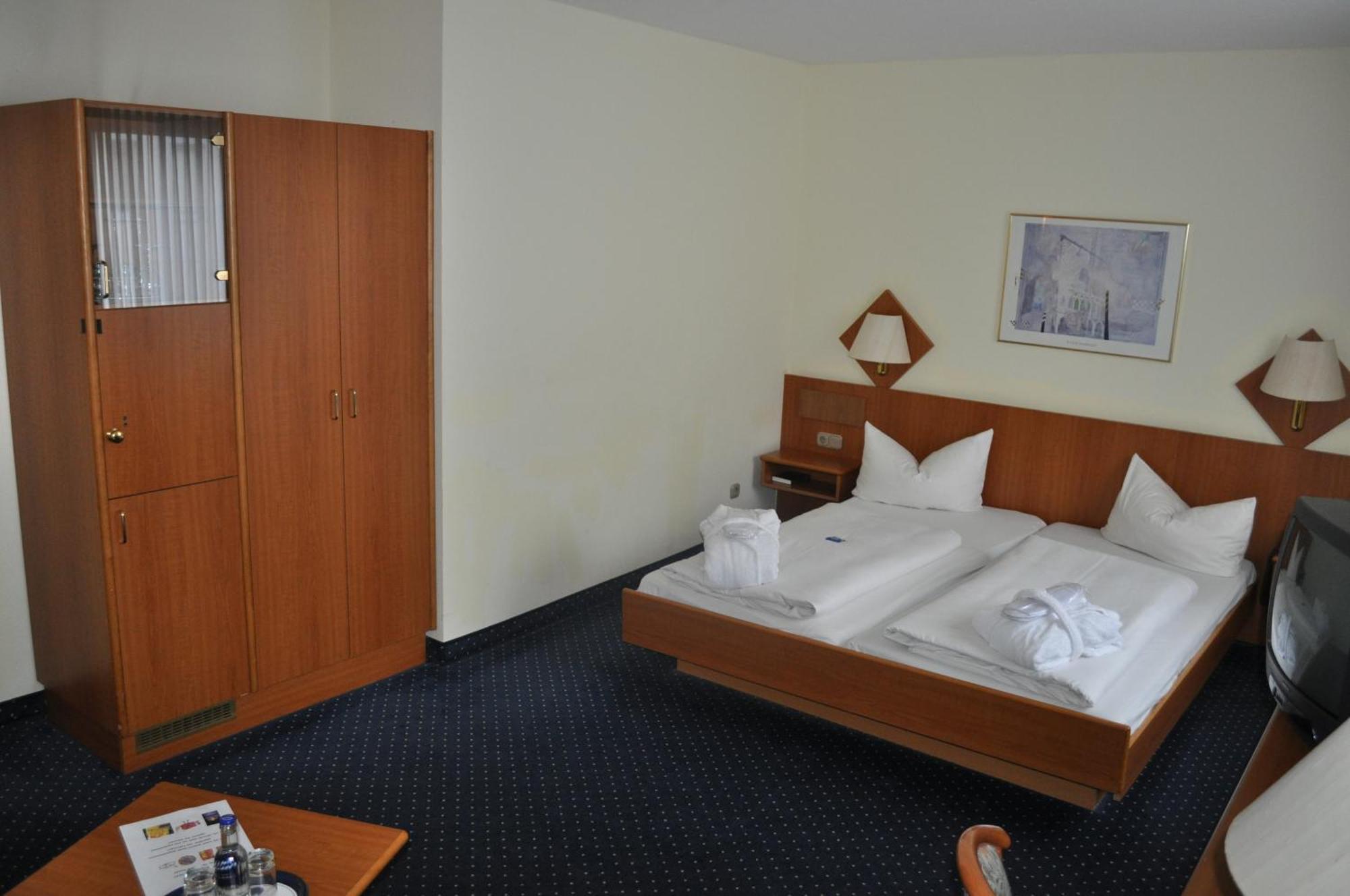 Trip Inn Hotel Frankfurt Airport Рюссельхайм Экстерьер фото