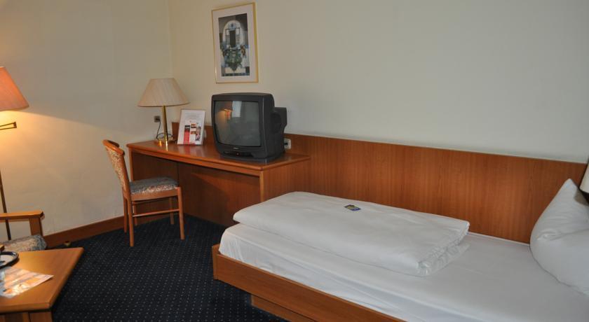 Trip Inn Hotel Frankfurt Airport Рюссельхайм Экстерьер фото