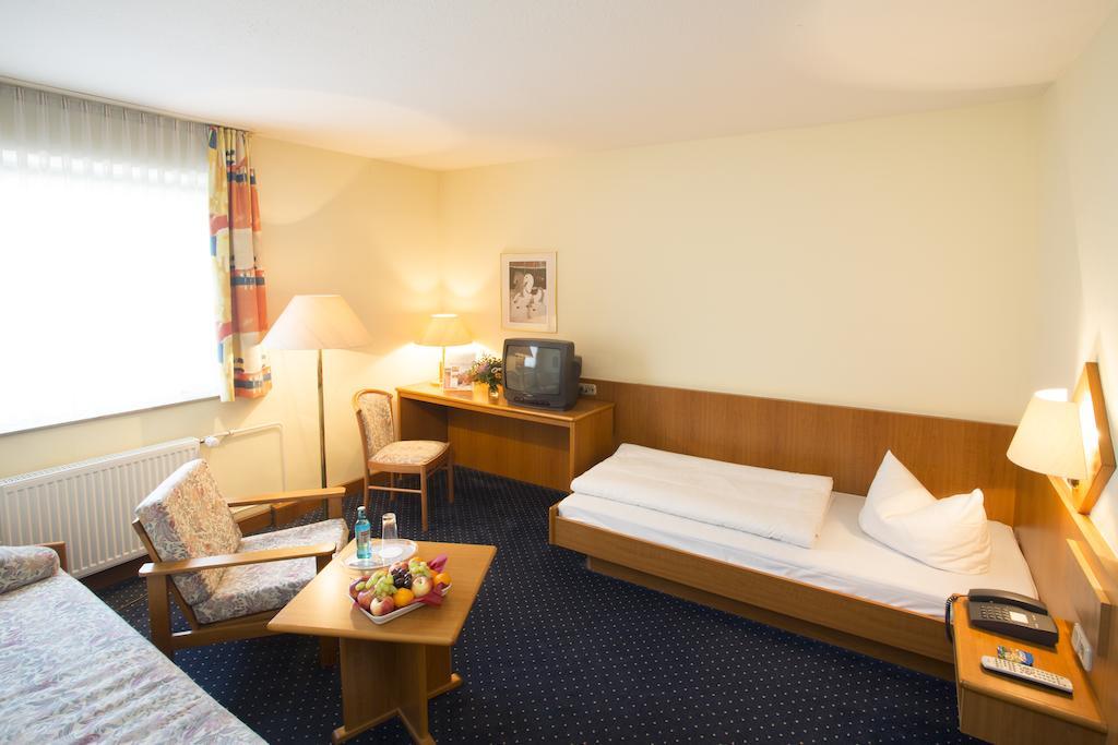 Trip Inn Hotel Frankfurt Airport Рюссельхайм Экстерьер фото