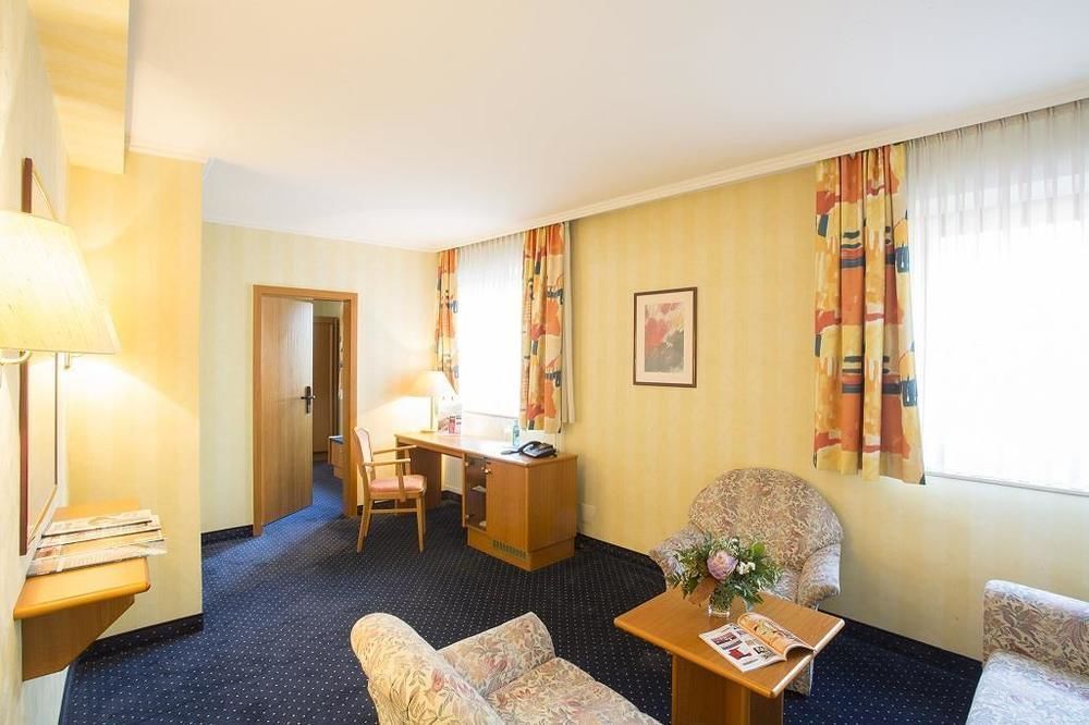 Trip Inn Hotel Frankfurt Airport Рюссельхайм Экстерьер фото