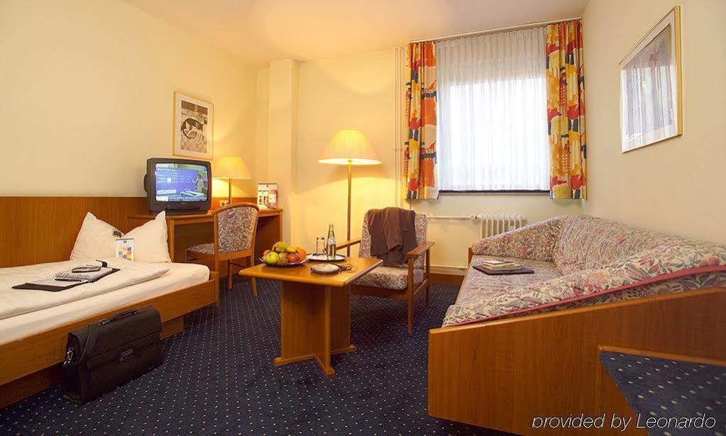 Trip Inn Hotel Frankfurt Airport Рюссельхайм Экстерьер фото