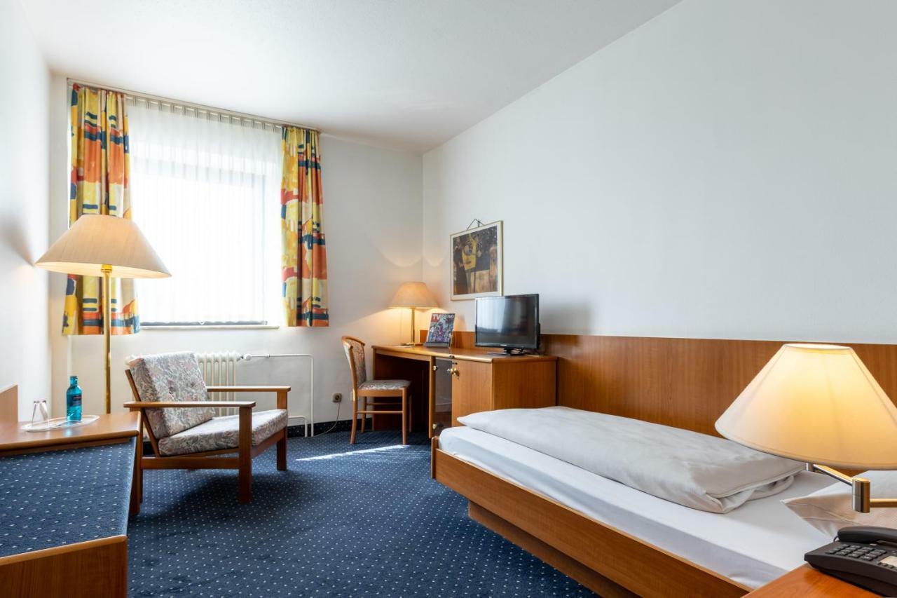 Trip Inn Hotel Frankfurt Airport Рюссельхайм Экстерьер фото