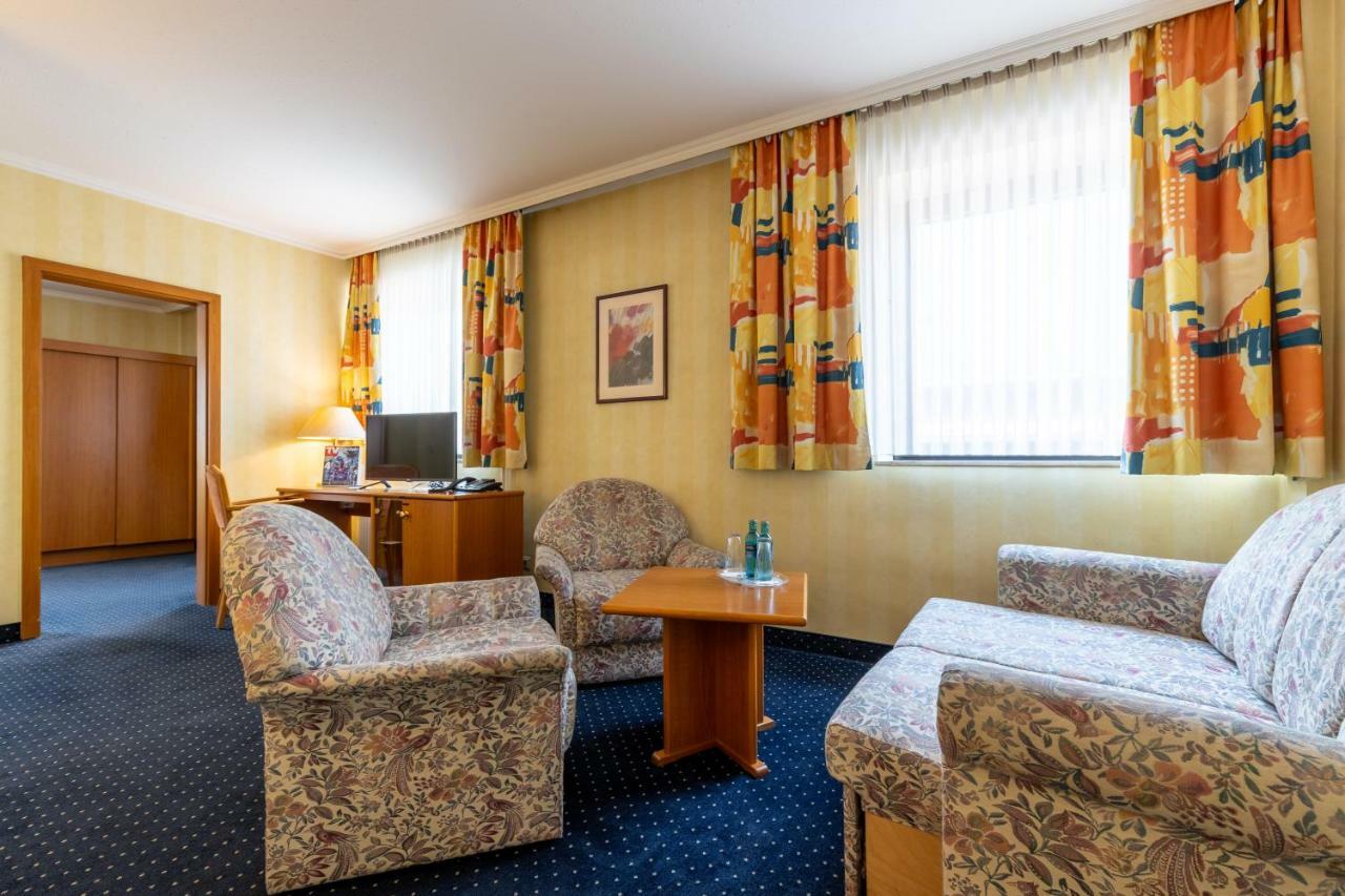 Trip Inn Hotel Frankfurt Airport Рюссельхайм Экстерьер фото