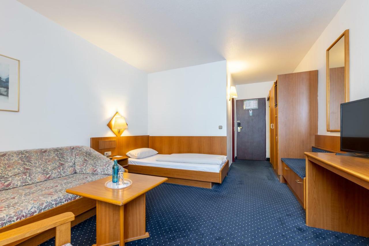 Trip Inn Hotel Frankfurt Airport Рюссельхайм Экстерьер фото