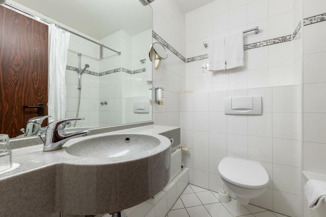Trip Inn Hotel Frankfurt Airport Рюссельхайм Экстерьер фото