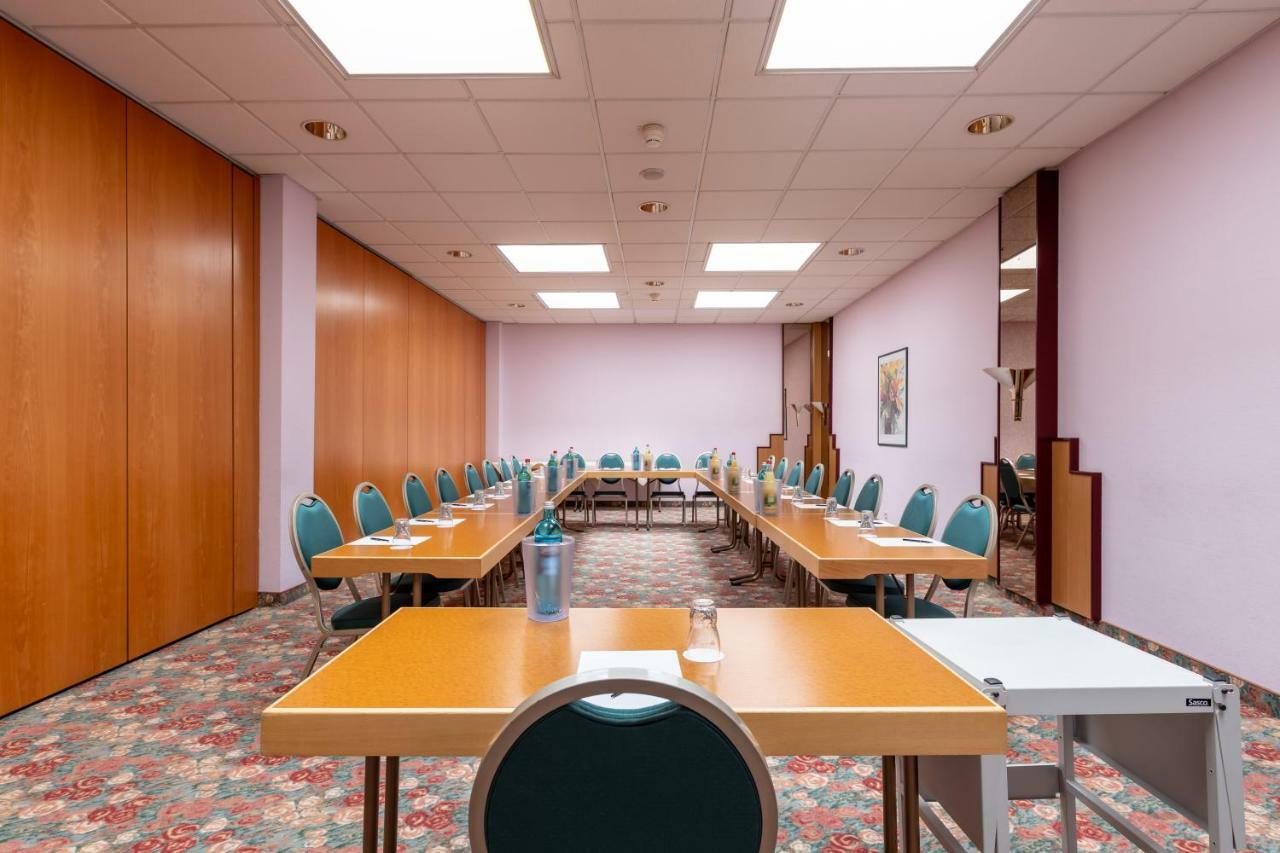 Trip Inn Hotel Frankfurt Airport Рюссельхайм Экстерьер фото