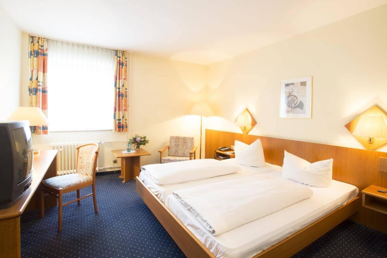 Trip Inn Hotel Frankfurt Airport Рюссельхайм Экстерьер фото