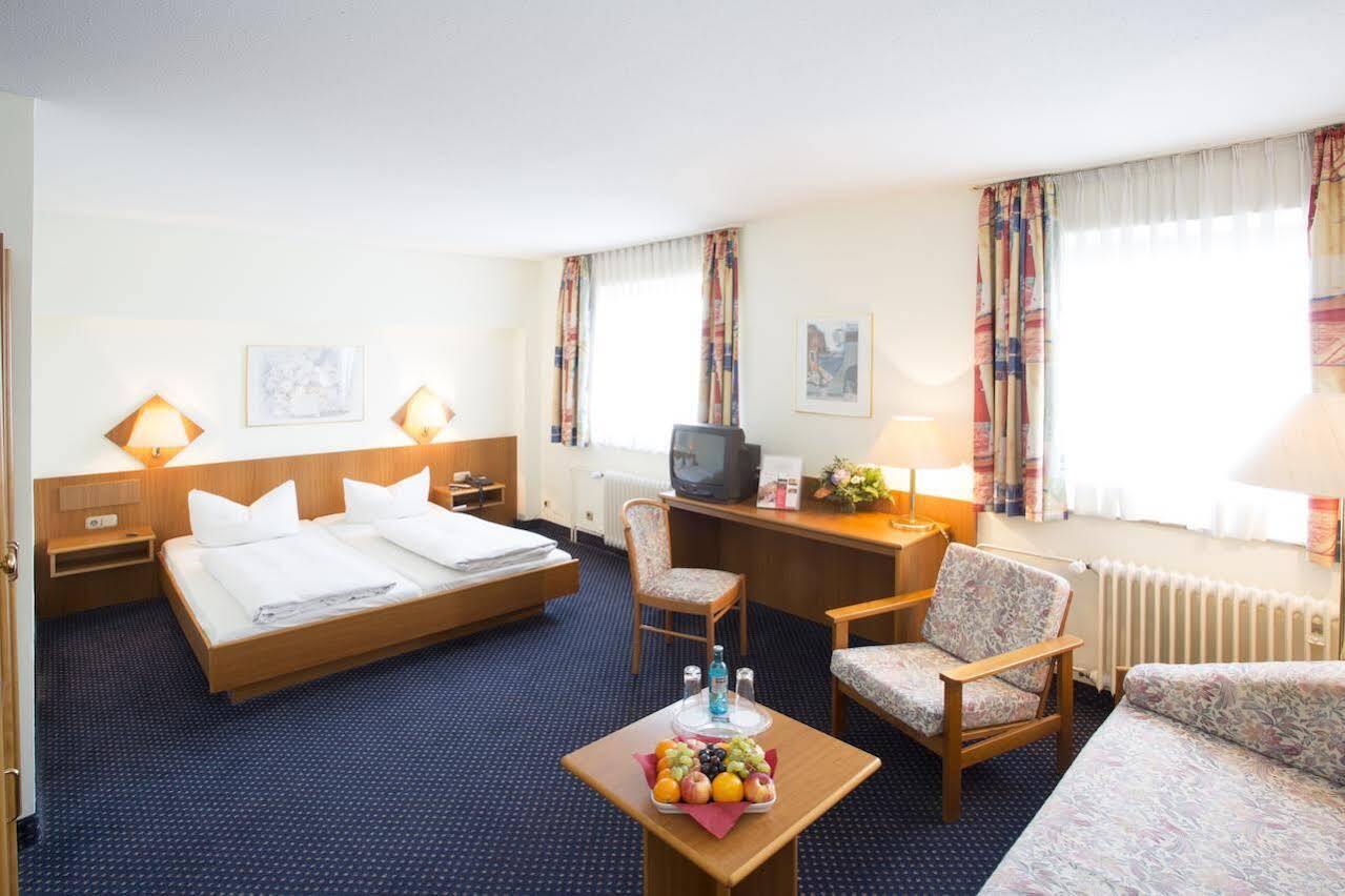 Trip Inn Hotel Frankfurt Airport Рюссельхайм Экстерьер фото
